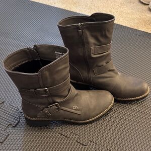Women’s Gray Boots